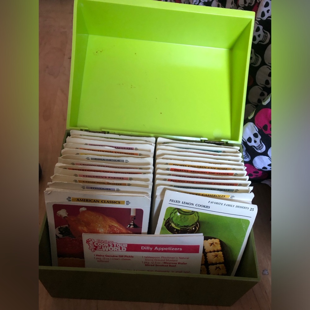 Vintage Betty Crocker Recipe Card Library in Vibrant Green Box